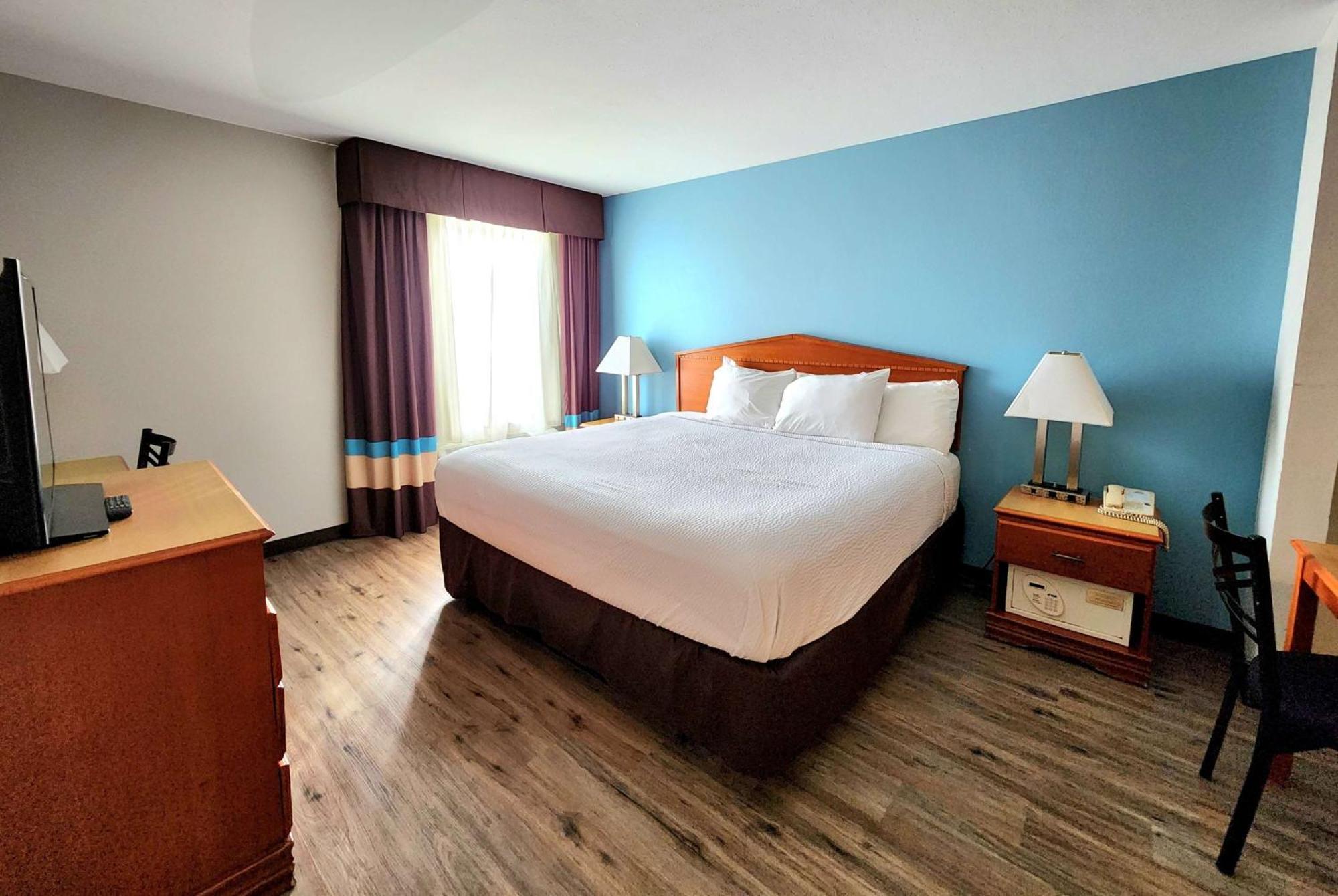 Hotel Days & By Wyndham