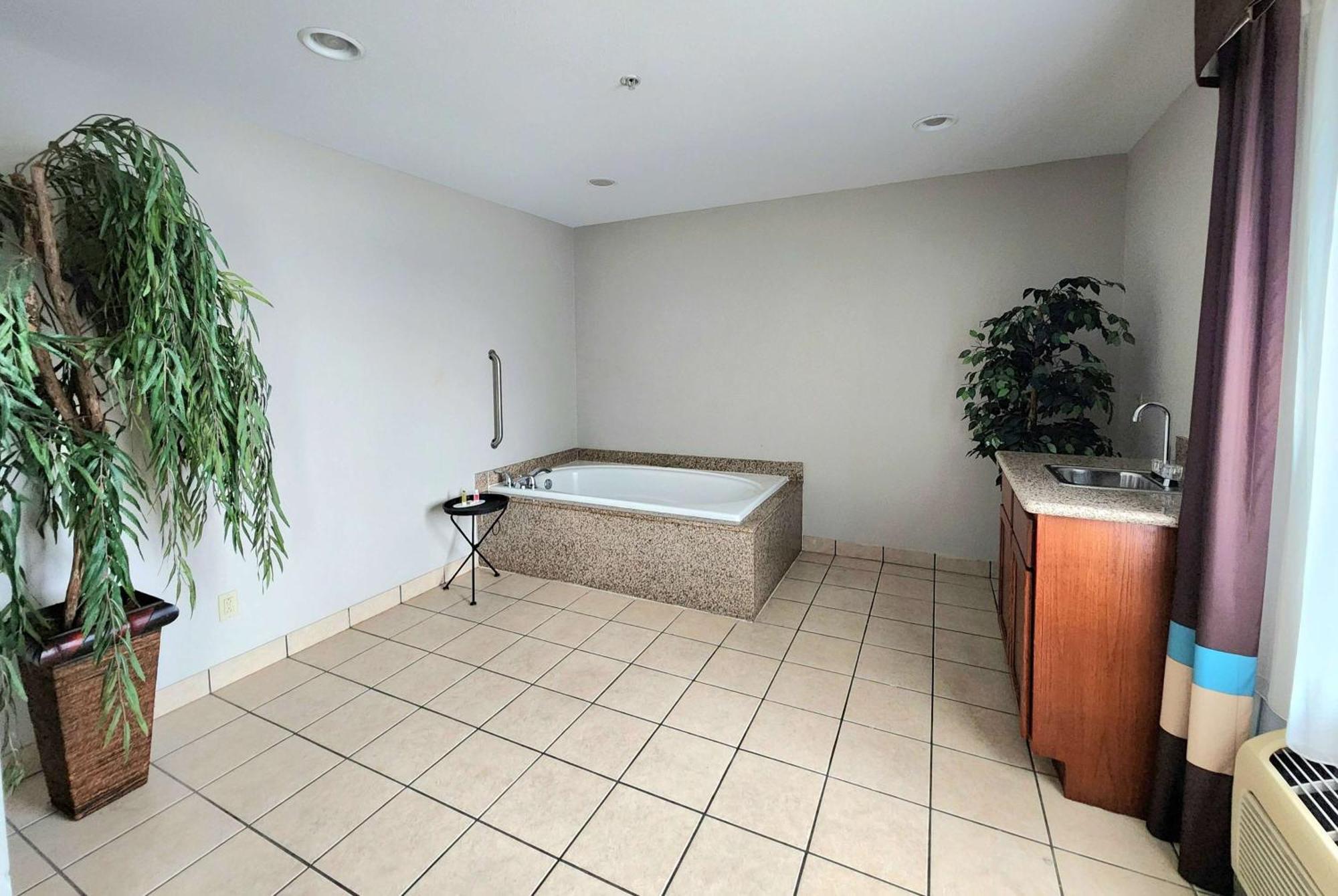 Days & By Wyndham Hotel