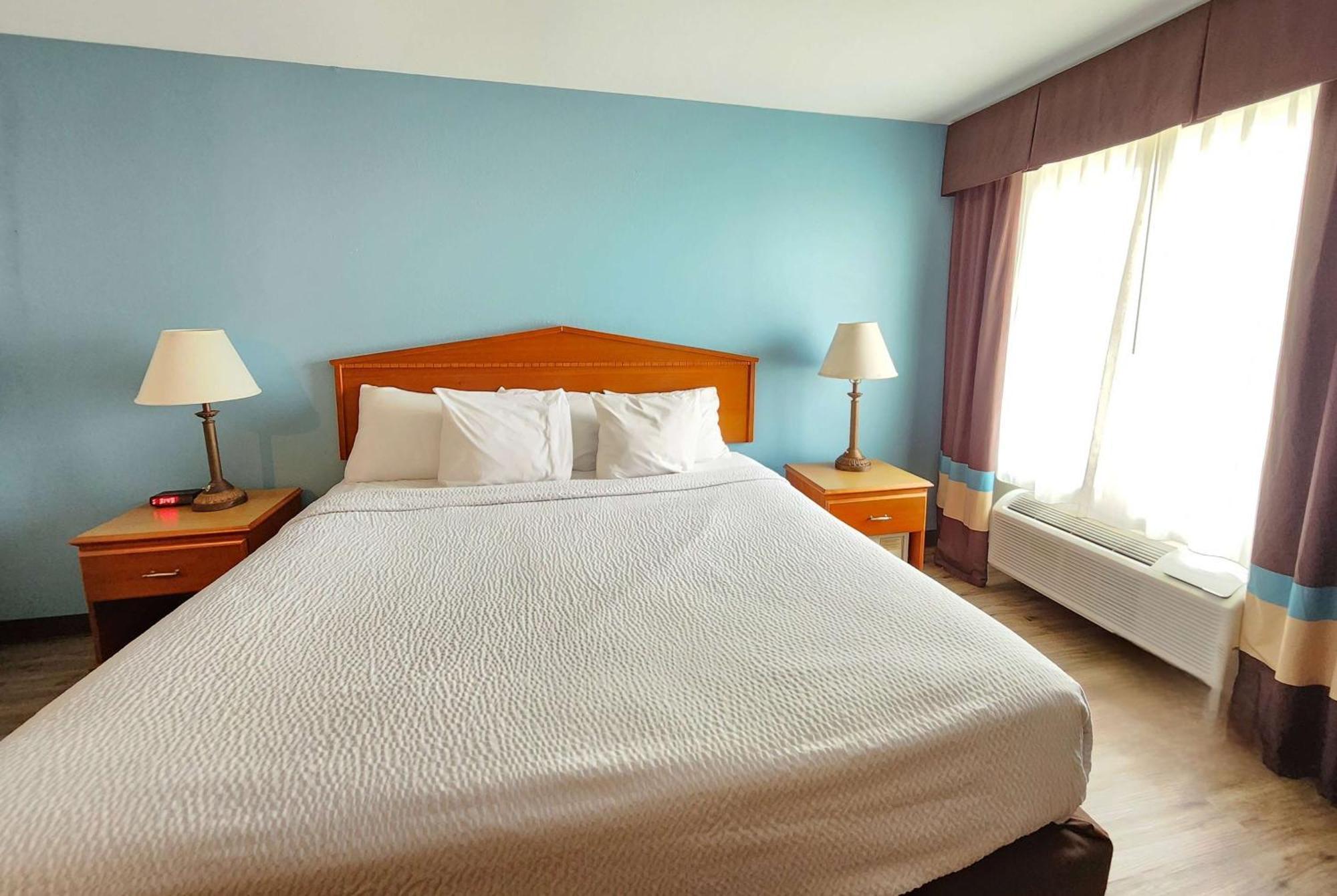 Days & By Wyndham Hotel 2*